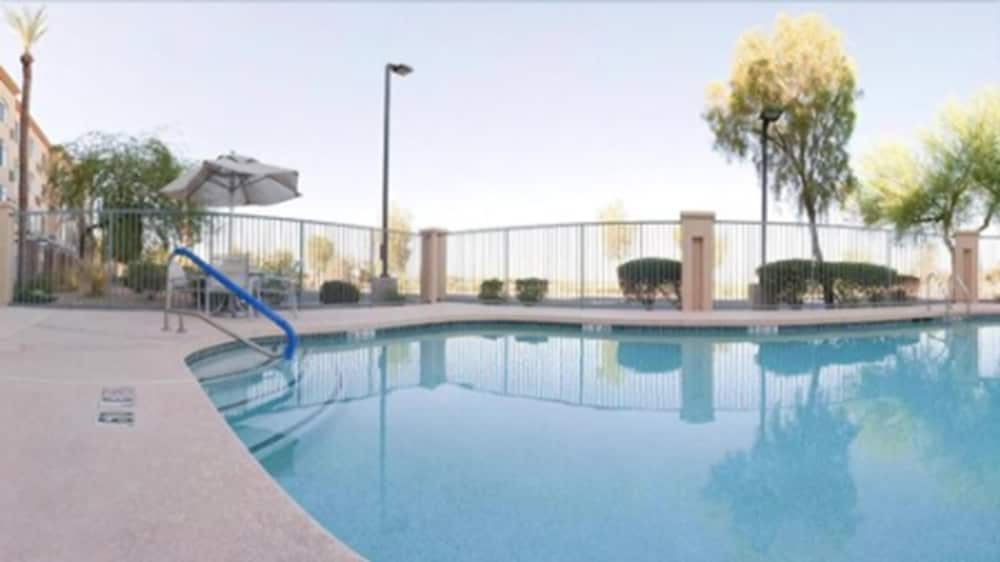 Holiday Inn and Suites Goodyear West Phoenix Area, an IHG Hotel 1/44