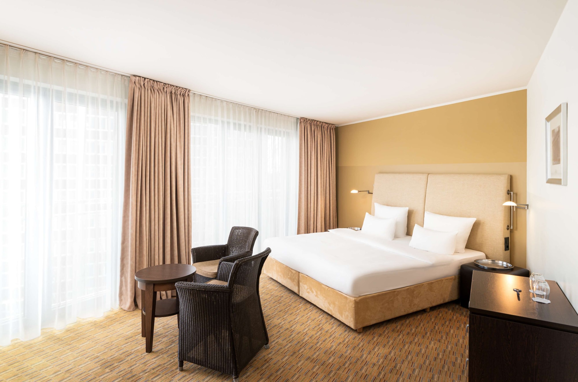 EXECUTIVE, DOUBLE BED, RIVERSIDE