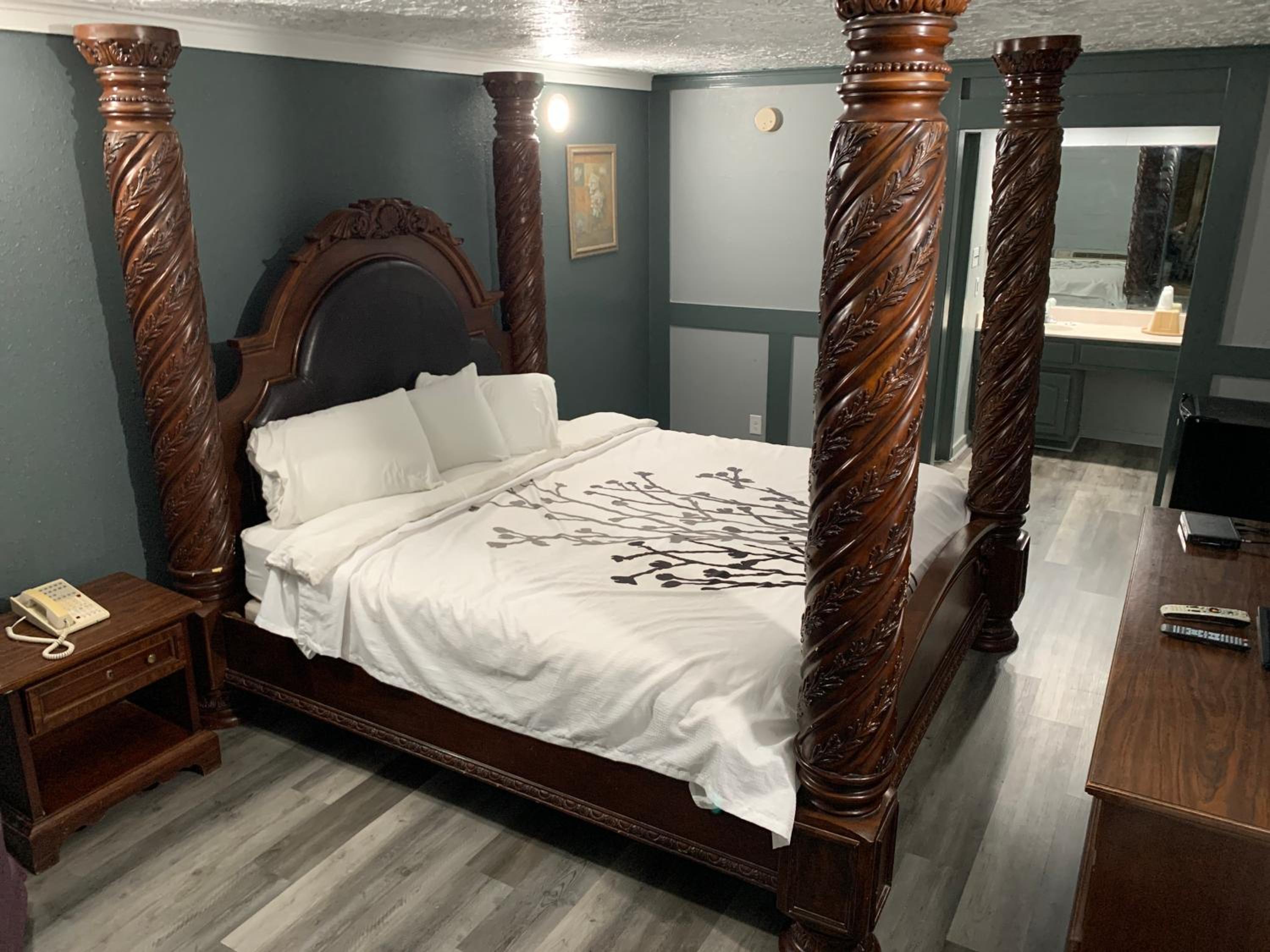 Knights Inn Tyler 25/55