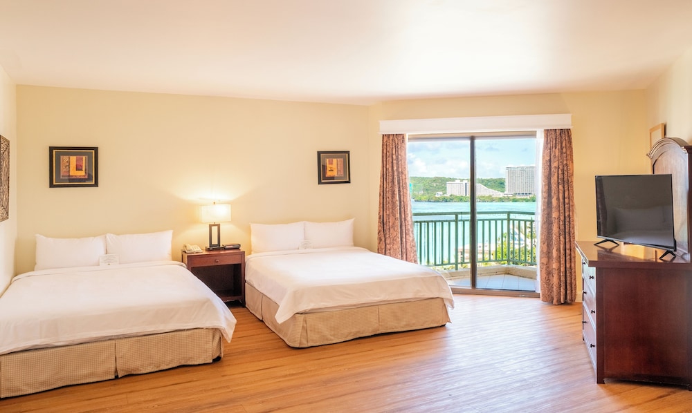 Holiday Resort And Spa Guam 27/86