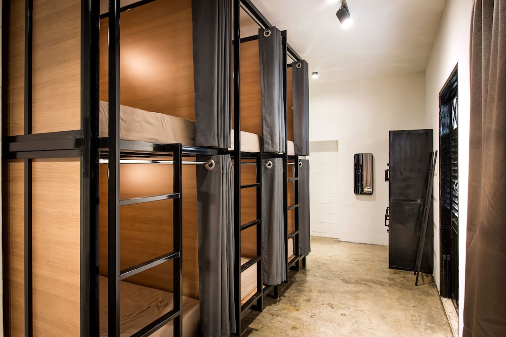 The Brownstone Hostel & Space 23/50
