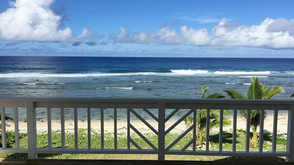 Seaside Beachfront Villas 17/20