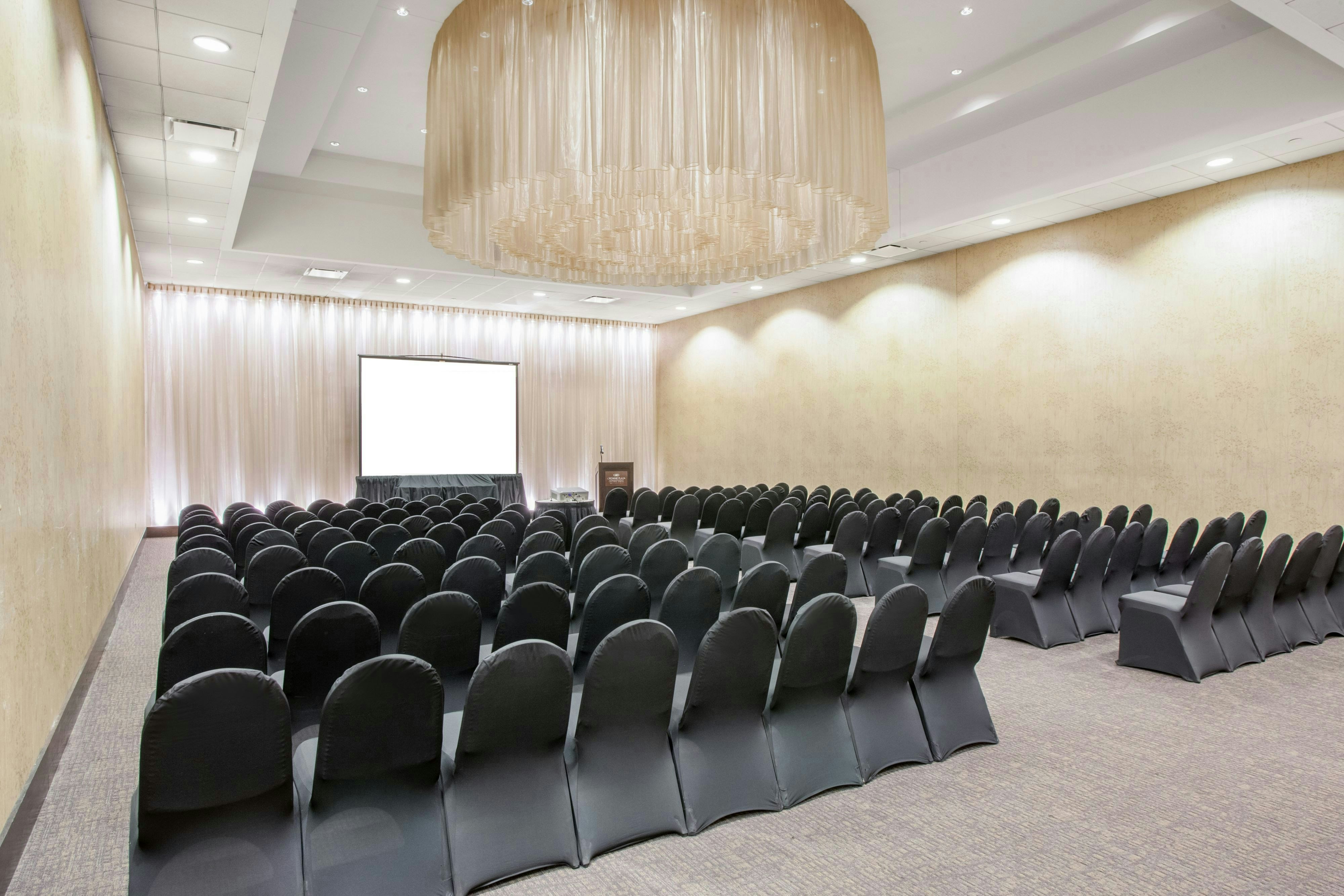 Crowne Plaza Chicago O'Hare Hotel & Conference Center 35/47