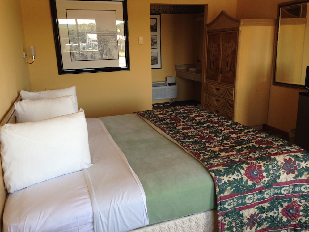 Super 8 by Wyndham Hazleton 16/33