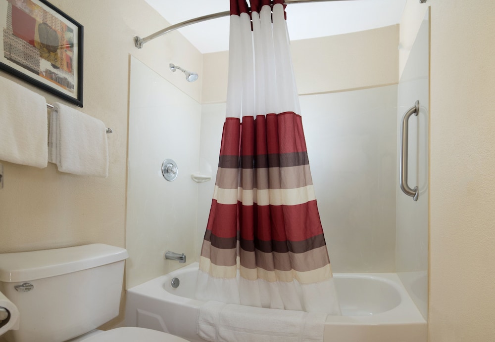 Red Roof Inn Cincinnati Northeast - Blue Ash 12/28