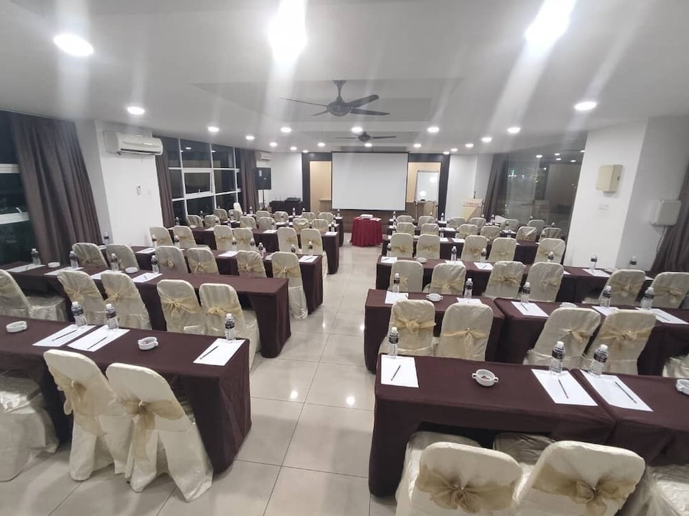 D'embassy Serviced Residence Suites 50/55