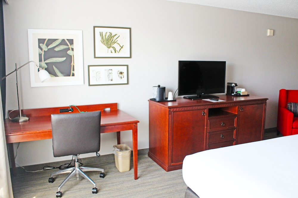 Marinette WI Hotel 36/50