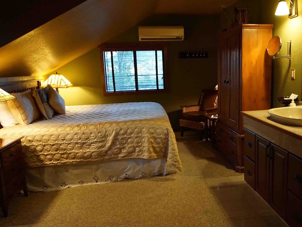 Guest Room, Suite, King Bed