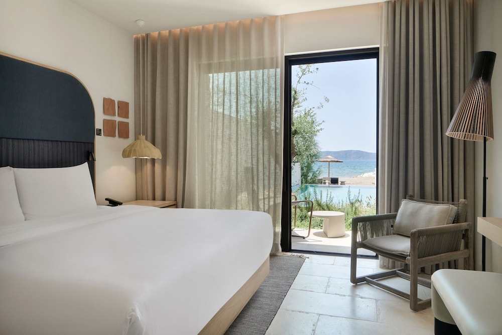 1 Bedroom, Escape, Infinity, Suite, King Bed, Beach Front, Sea View, Private Pool