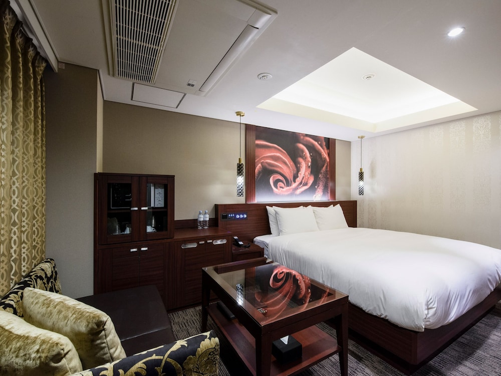 Meguroholic Hotel 10/27