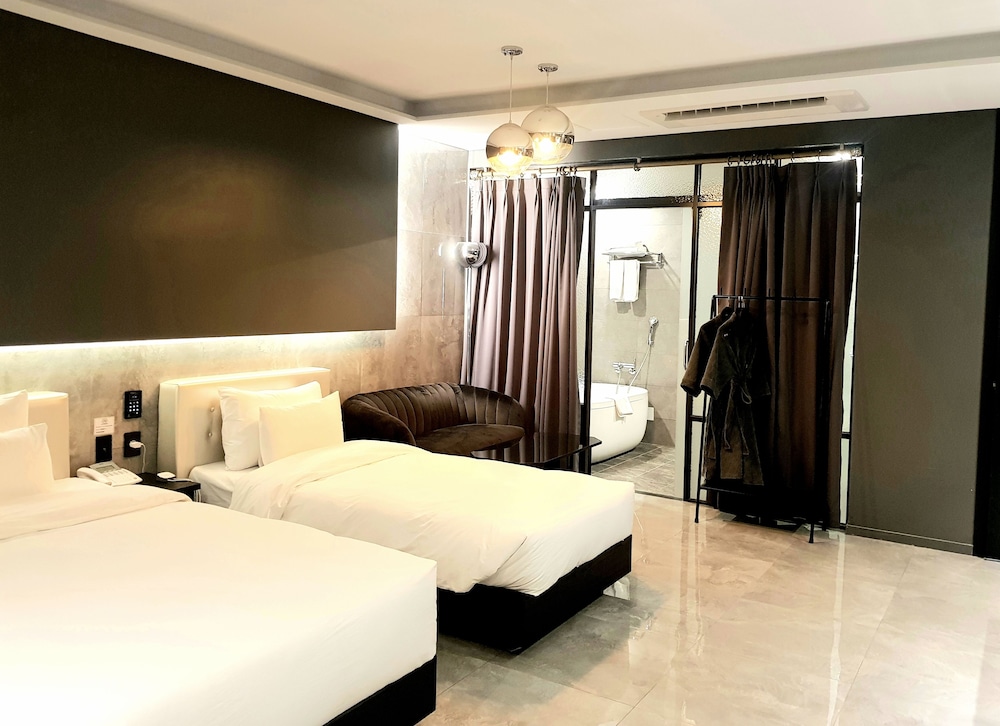 Hotel Wanted 28/70