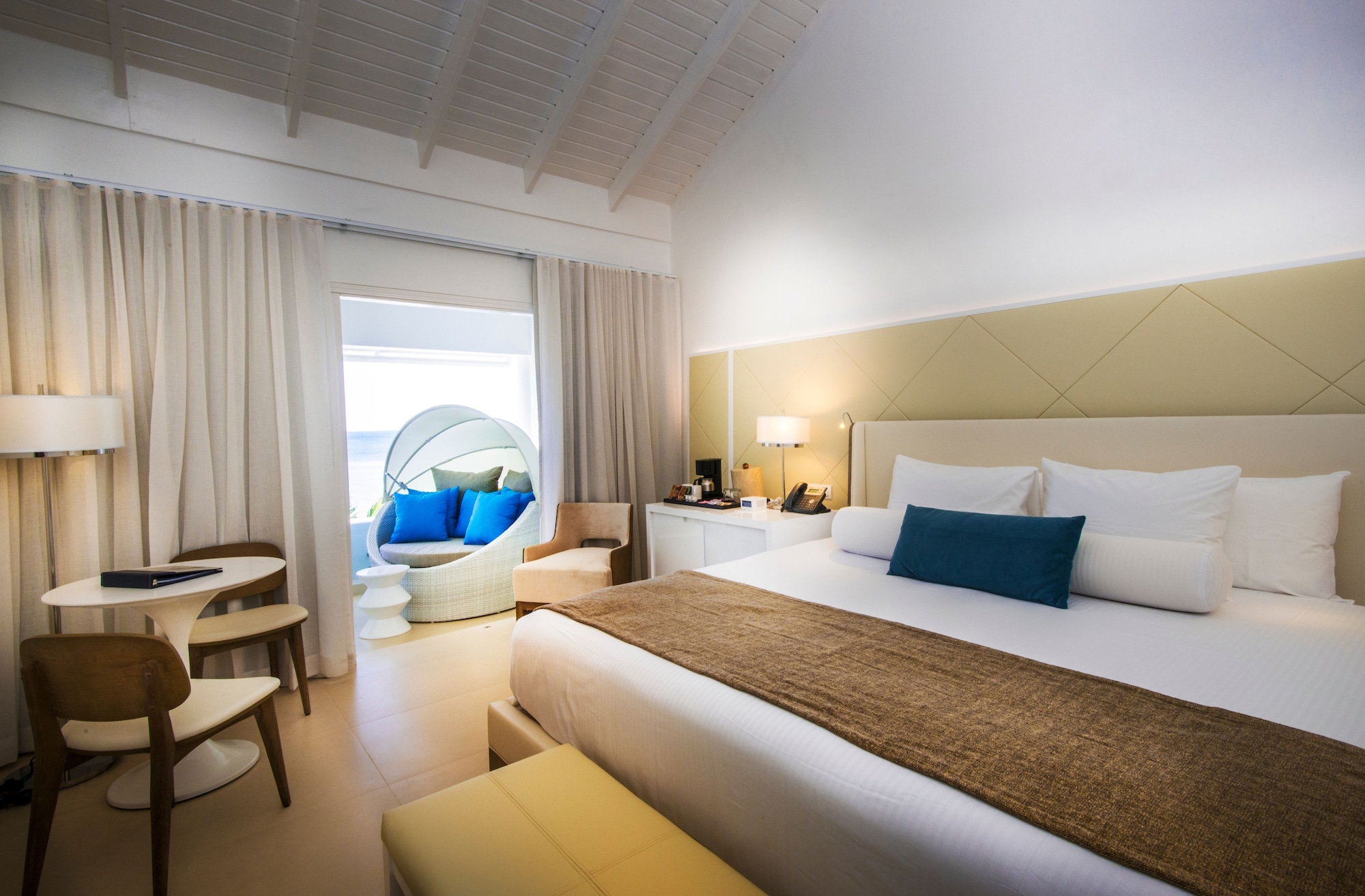 Deluxe, Ocean View