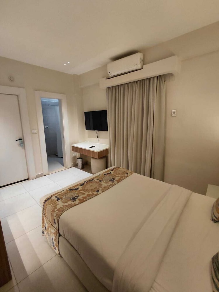 Hapi Hotel 23/68