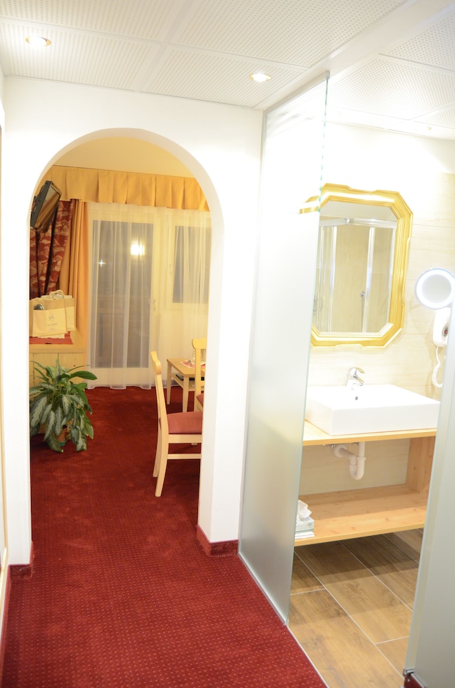 HOTEL LADINA 34/56