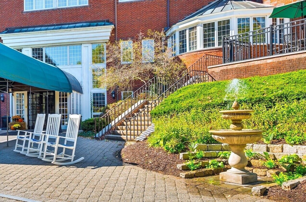 Simsbury Inn 32/35