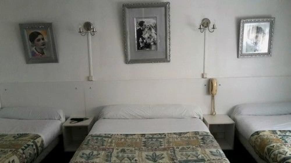 Hotel Victor Hugo 30/45
