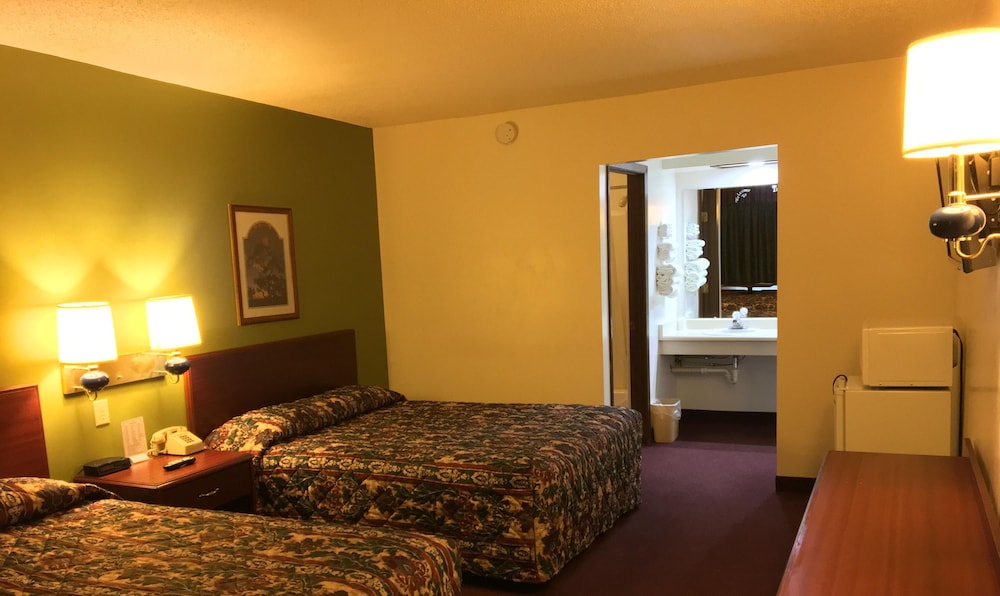 Thunderbird Motor Inn Baraboo 12/22