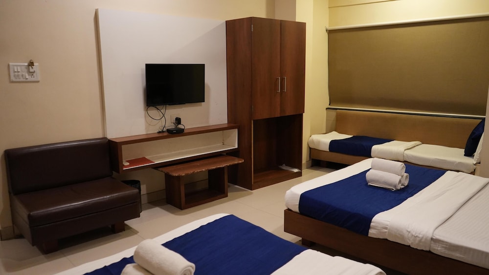 Oyo 4116 Hotel Satyug 19/25