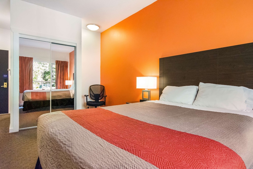 Motel6 Surrey BC 18/37
