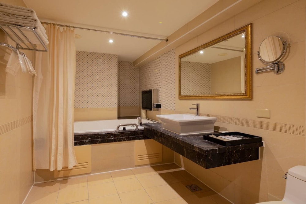 Shihzuwan Hotel - Kaohsiung Station 43/44