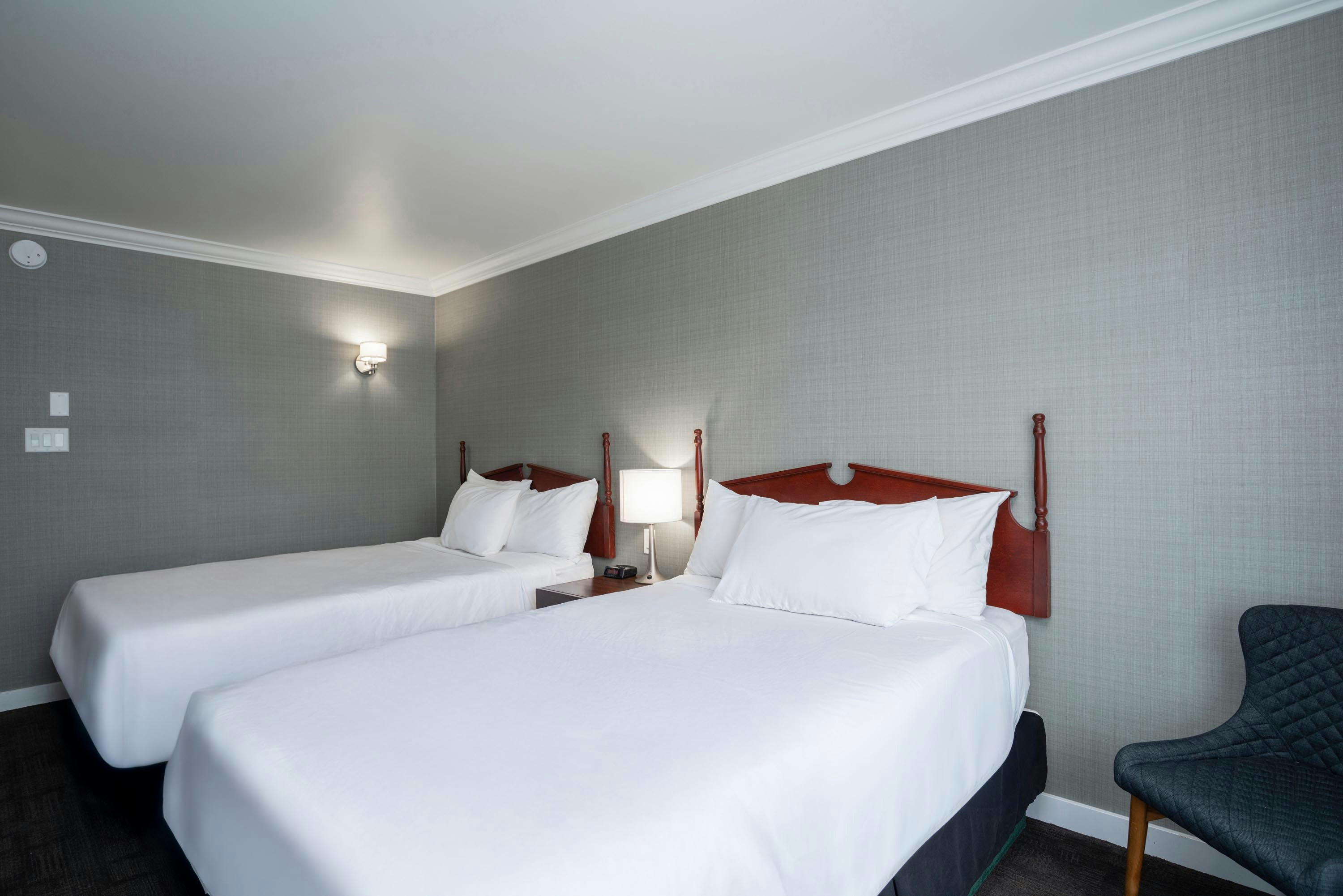 غرفة قياسية بسريرين مزدوجين، Sandman Hotel Revelstoke 2/4