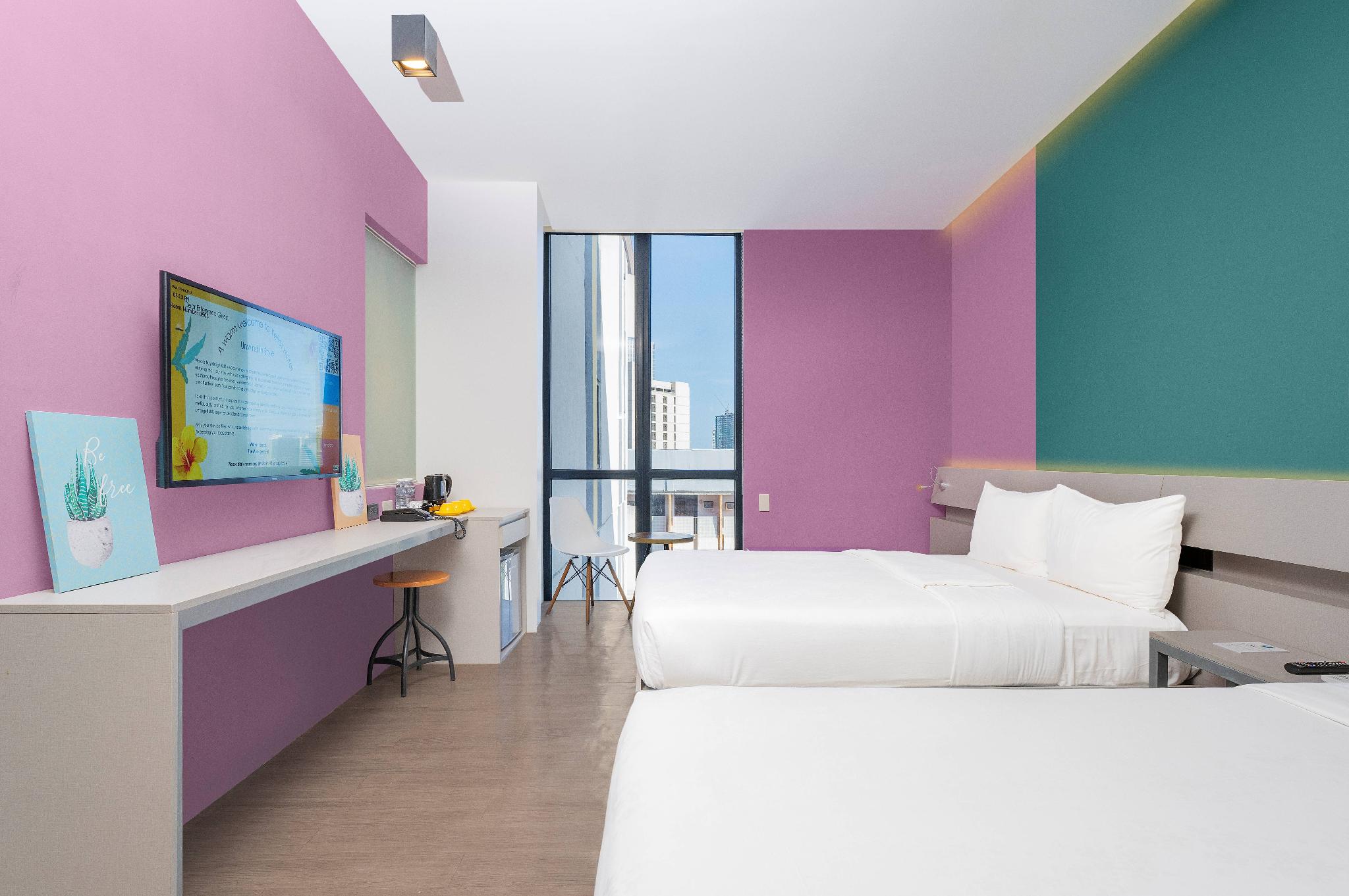EXECUTIVE ROOM