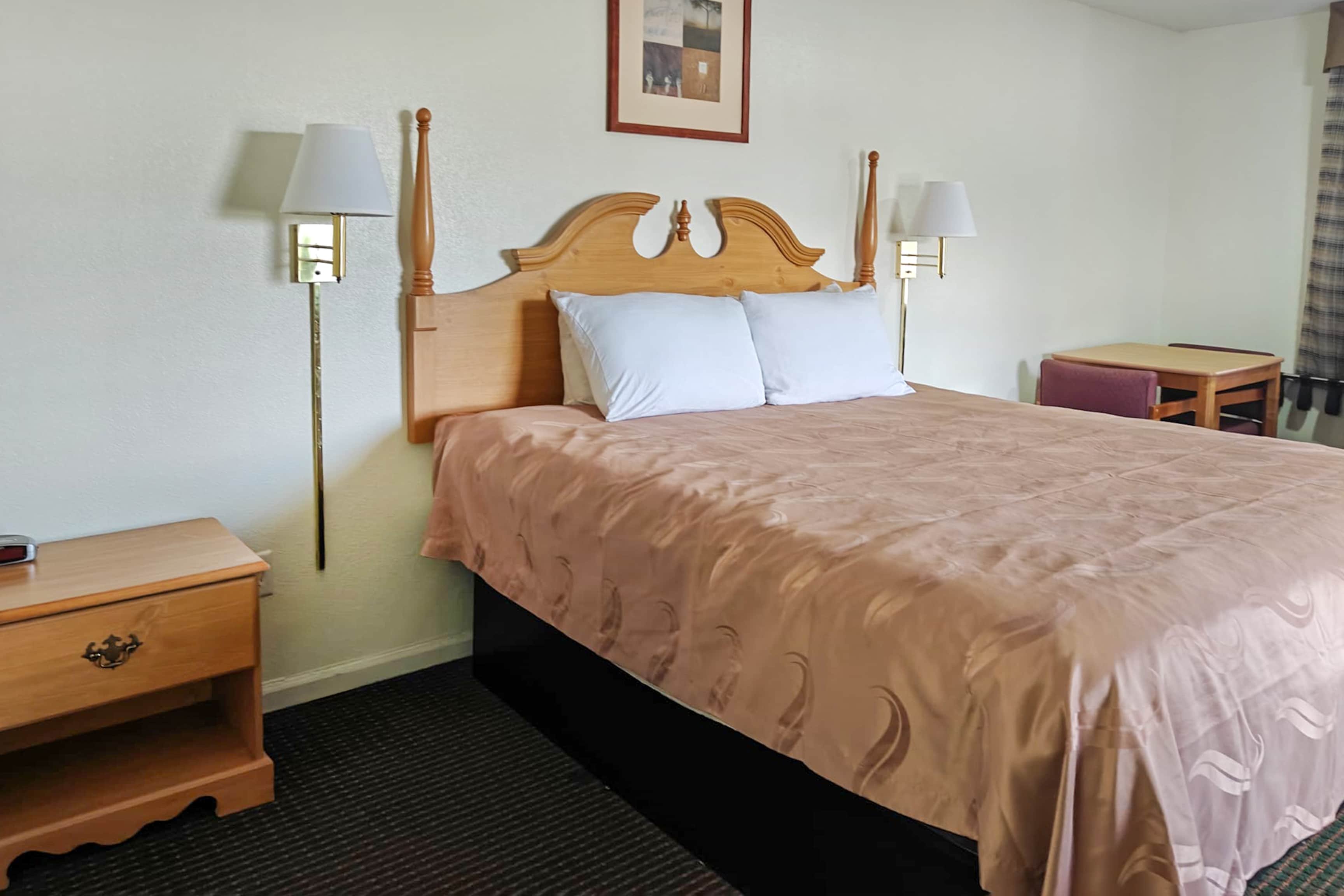 Economy Inn and Suites 27/68