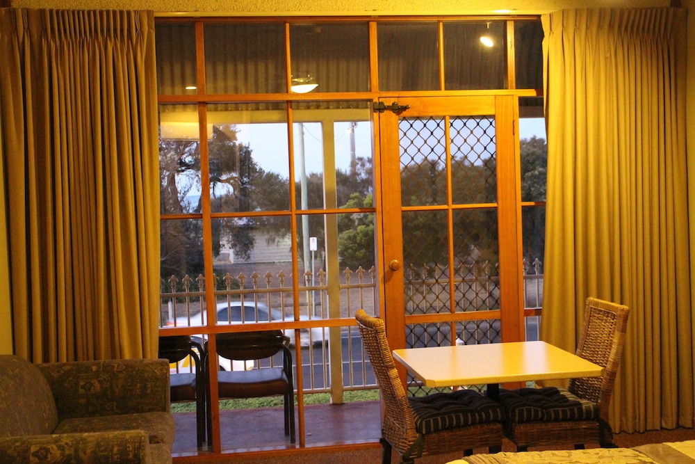 Bayview Motel Rosebud 46/60