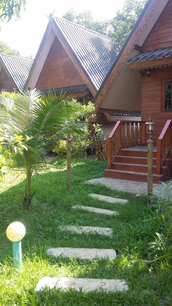 Himawari Restaurant & Cottage 27/34