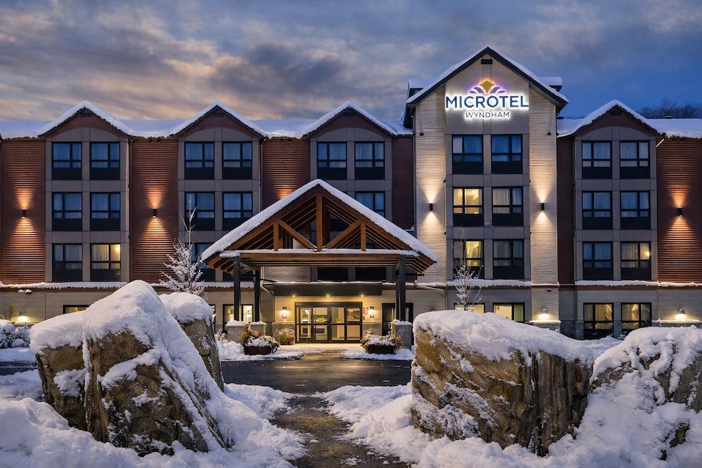 Microtel Inn & Suites by Wyndham Mont Tremblant 5/50