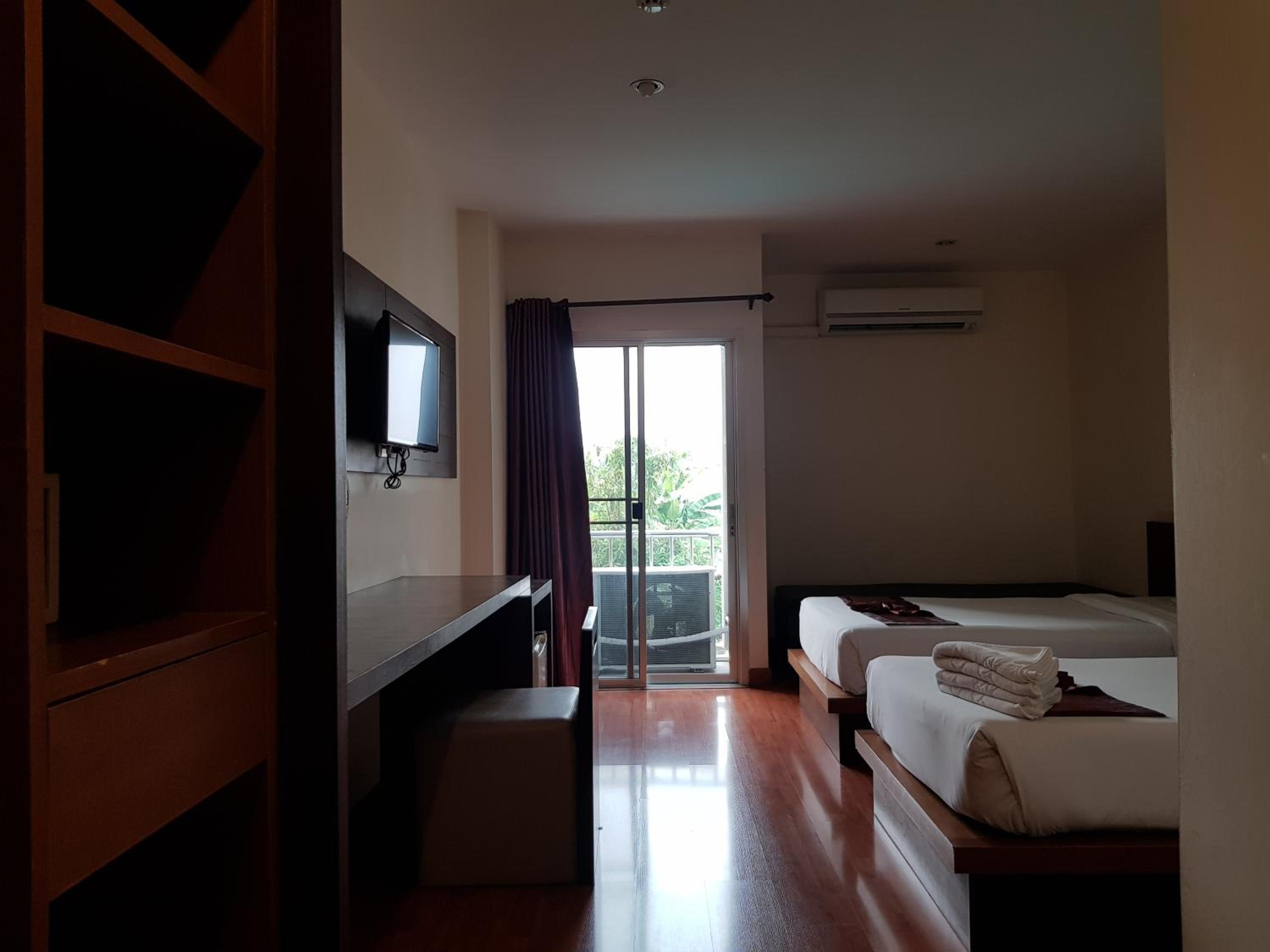 Studio, Twin Beds, New Building