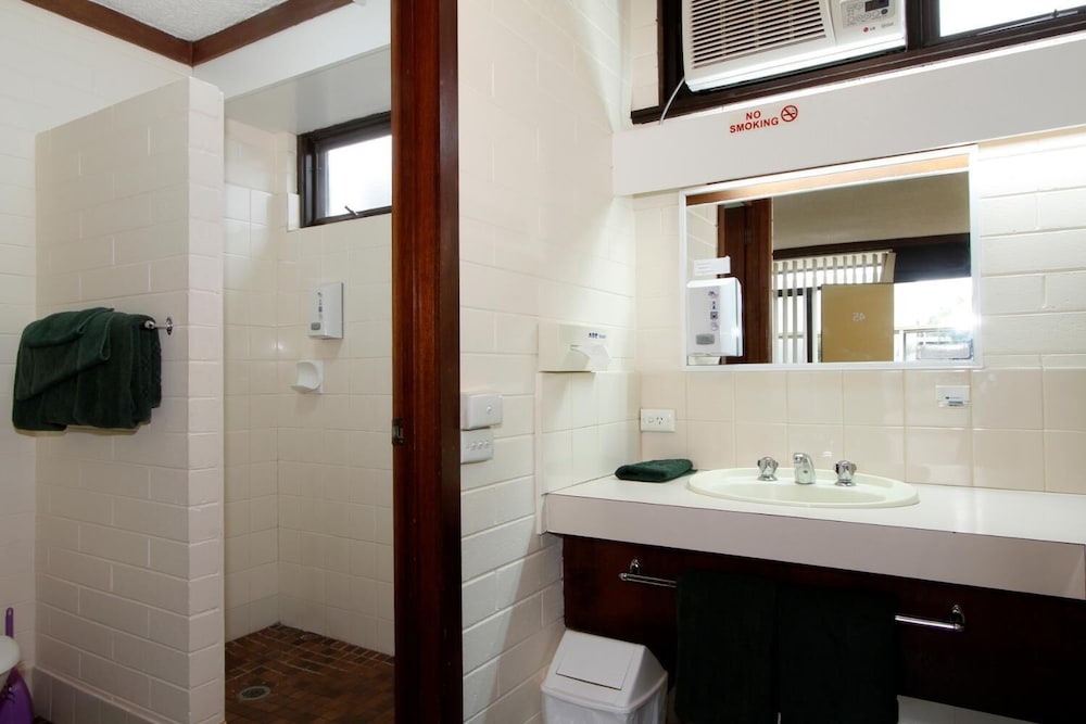 MIDTOWN MOTOR INN 14/52