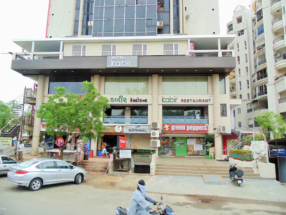 OYO Rooms Thaltej SG Highway 44/51
