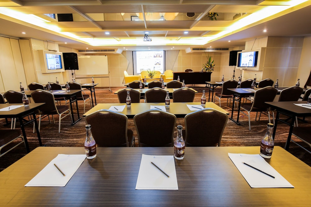 Bangkok Inter Place Hotel 66/72