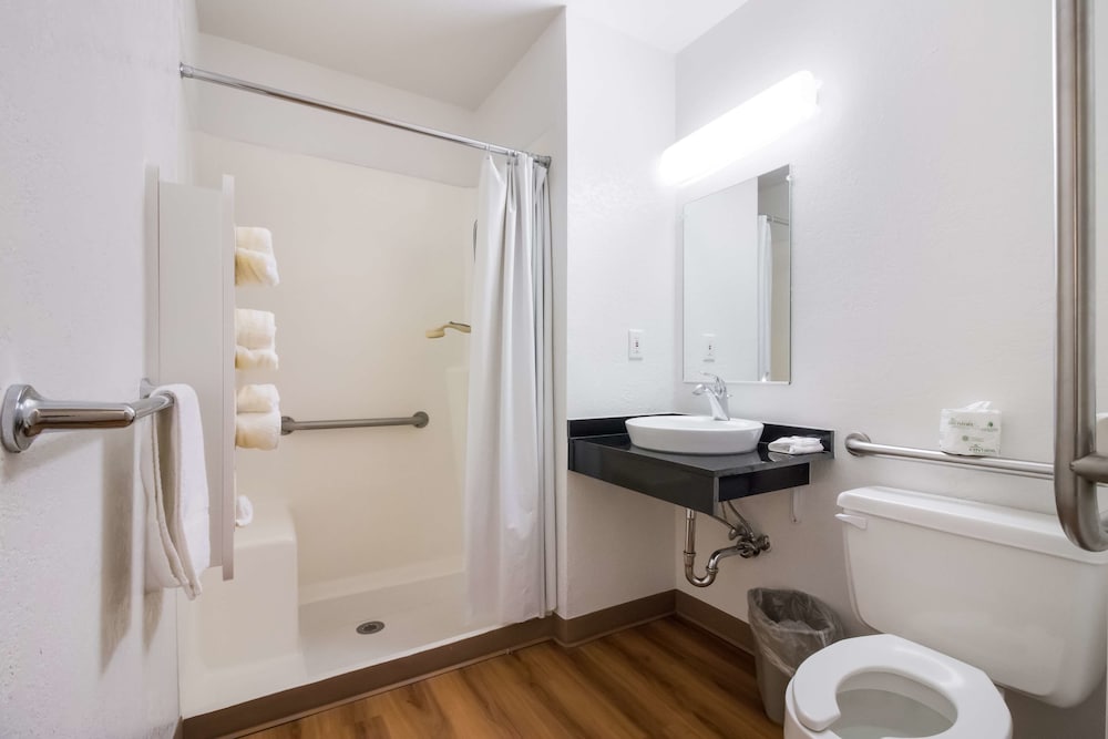 غرفة قياسية بسرير كوين لذوي الإعاقة، Motel6 Moses Lake, WA 6/7