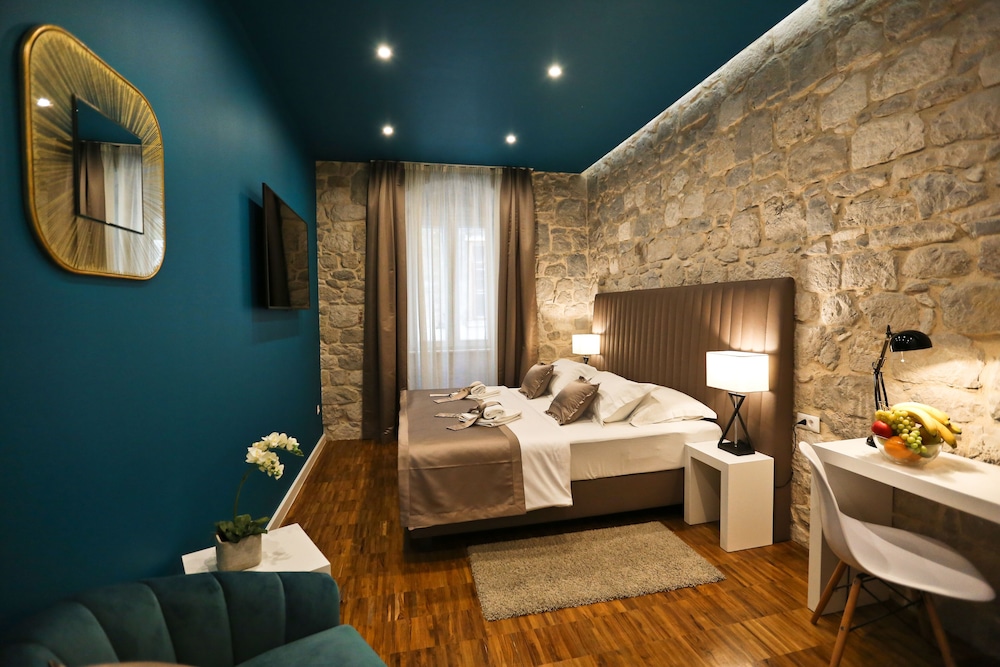 Riva Luxury Rooms 51/79