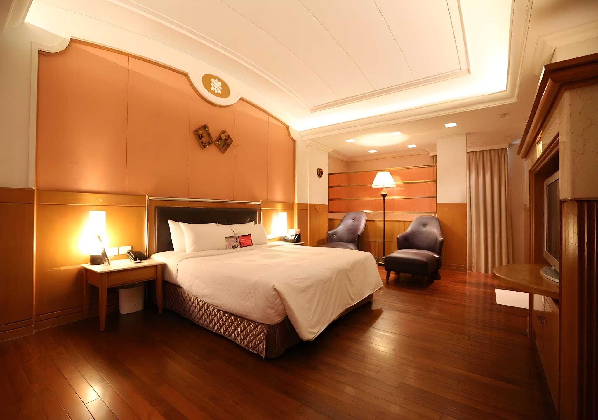 Royal Group Motel Tai Nan Branch 5/11