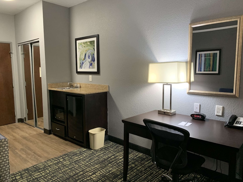 Best Western Plus Olive Branch Hotel & Suites 18/32