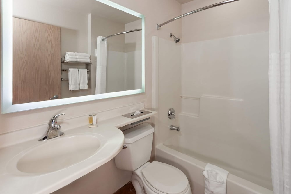 غرفة بسريرين كوين، Days Inn & Suites By Wyndham Spokane Airport Airway Heights 5/7