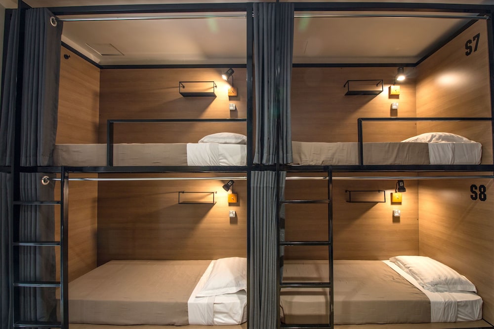 The Brownstone Hostel & Space 50/50