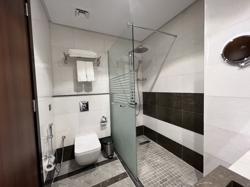 غرفة ثلاثية بثلاثة أسرّة، Zaha Taiba Hotel 2/2