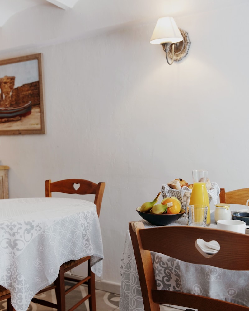 Coq Hotel 32/50