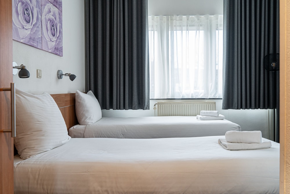Hotel de Duif 11/50