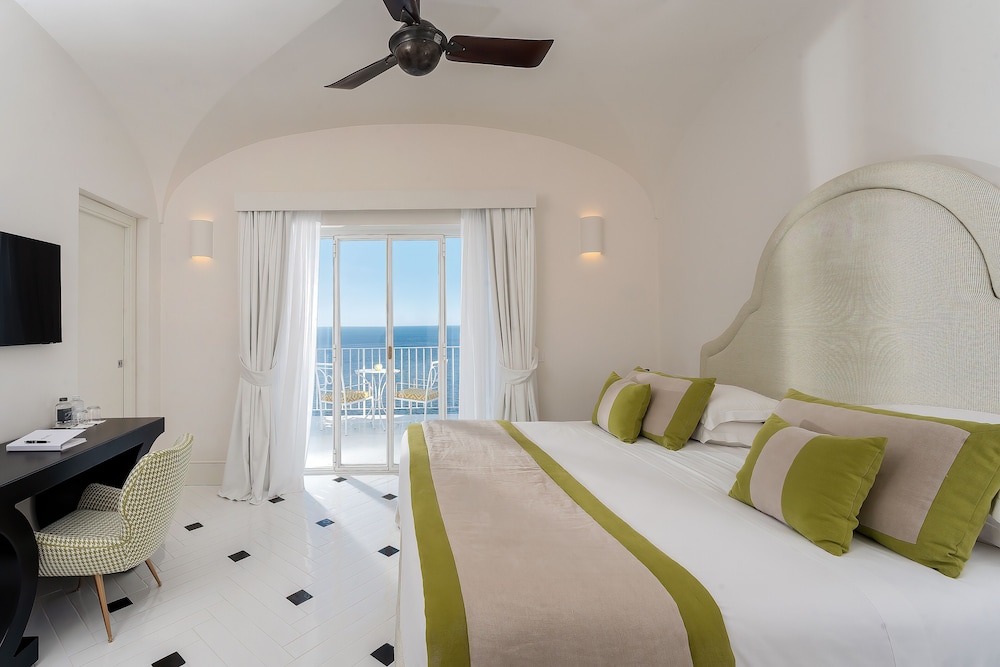 Suite, Sea View