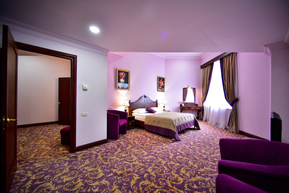 METROPOL HOTEL 33/65