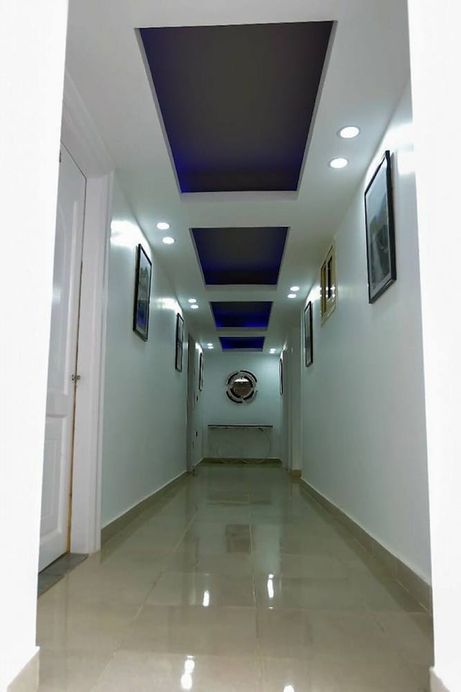 Azar Hotel 19/24