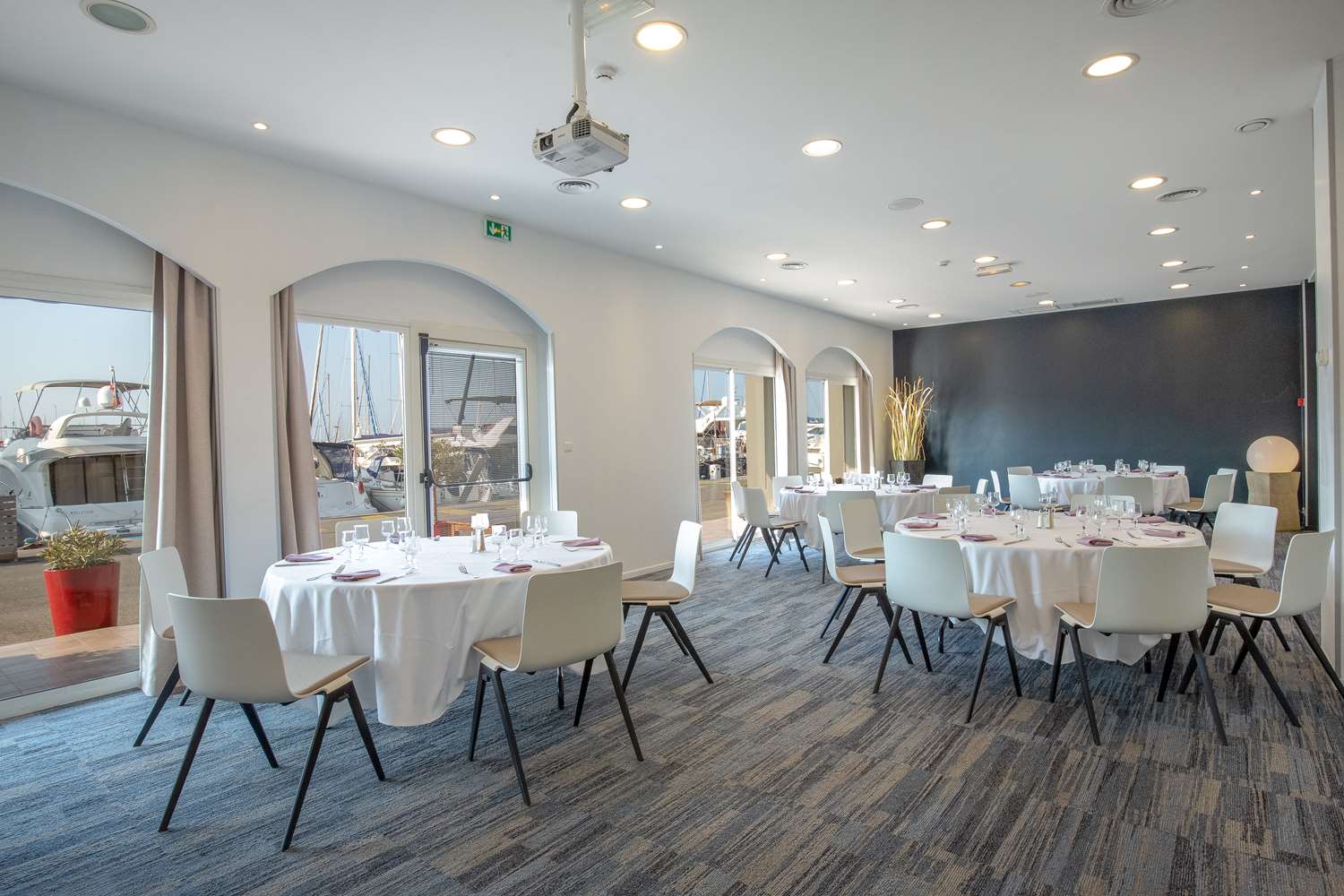 restaurant cafeteria