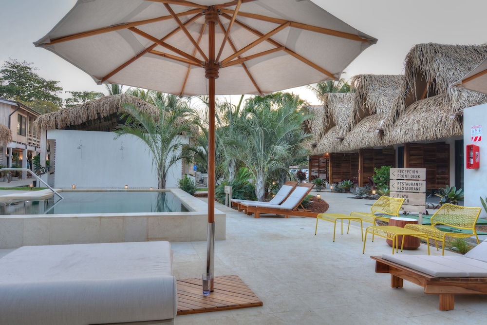 The Gilded Iguana Surf Hotel 11/50