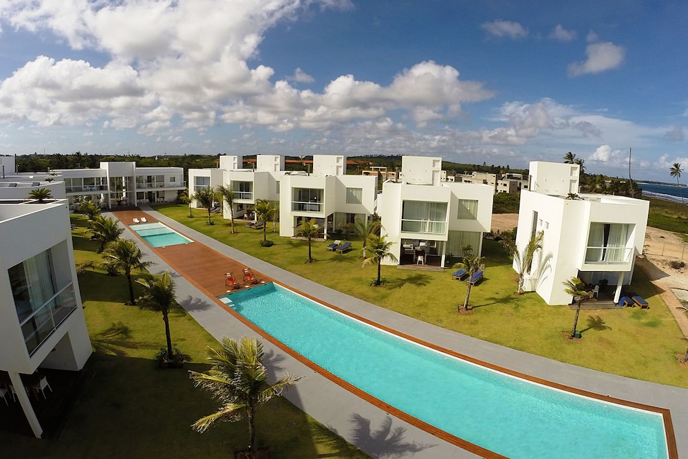 B Blue Beachouses 1/65