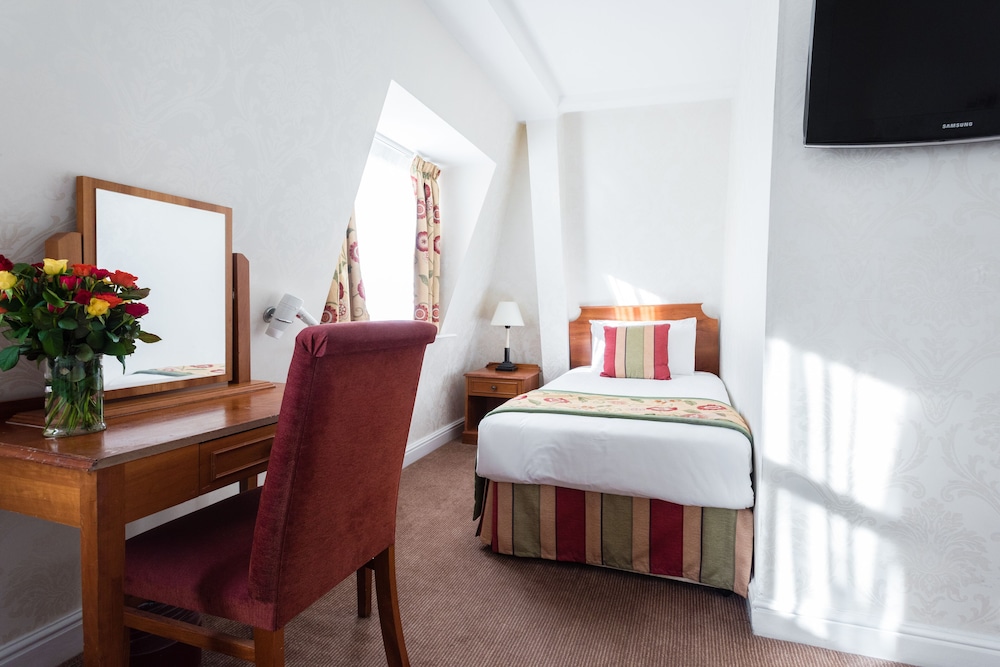 Byron Hotel 39/69